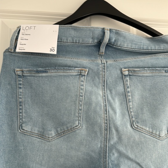 Loft jeans. The Skinny, mid rise, regular fit. Size 30/10 - Picture 3 of 5